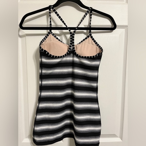 Lululemon Ladies Tank Size 4 - Picture 3 of 5